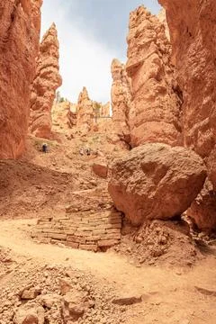 Hikers (unrecognizable) on a zig-zag Trail in Bryce Canyon National Park, Utah 写真素材