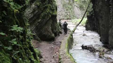 Hiking in the canyon 库存影片 38503104