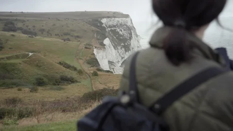 Hiking The Cliffs Of Dover England On A Rainy Day Vídeo Stock 128915099