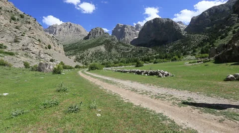 Hiking group walking through valley Video stock 24230926