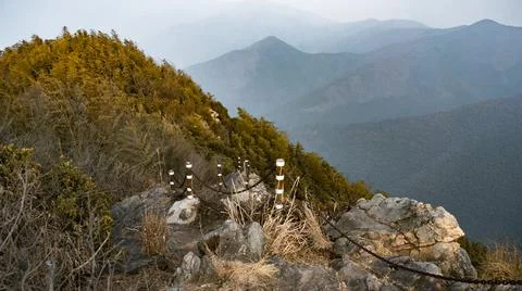 Hiking Path Close To Cliff With Mist 스톡 사진