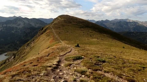 Hiking path on the mountain ridge Video stock 146040239