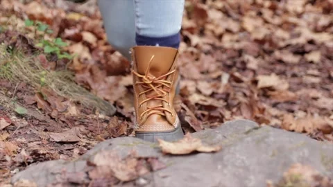 Hiking up rocks Video stock 170634093