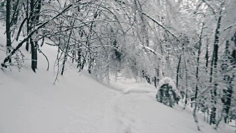 Hiking in the snow-covered mountains Stockbeeldmateriaal 100822593