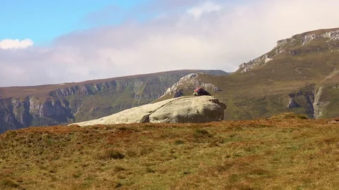 Hiking at sunset Stock-Footage 95083354