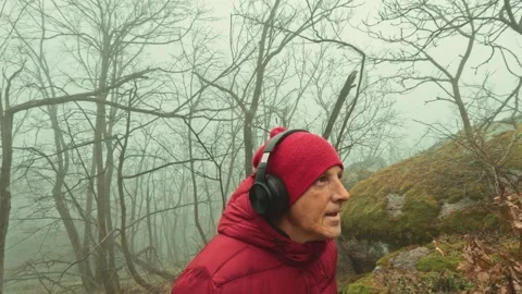 Hiking in Thick Fog Deep Forest Cinematic Experience Vídeo Stock 331127450