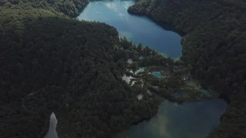 Hiking Through Heaven: A Drone’s Eye View of Plitvice Lakes Video stock 304319393