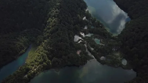 Hiking Through Heaven: A Drone’s Eye View of Plitvice Lakes Video stock 304319410