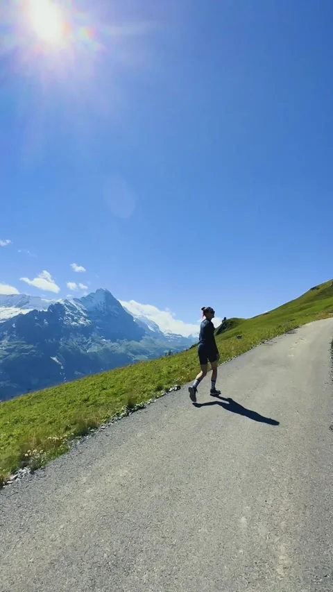 Hiking Trail in Grindelwald Stockbeeldmateriaal 329250512