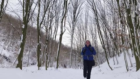 Hiking in winter 動画素材 263416169