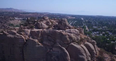 Hill over suburbs 库存影片 279511742