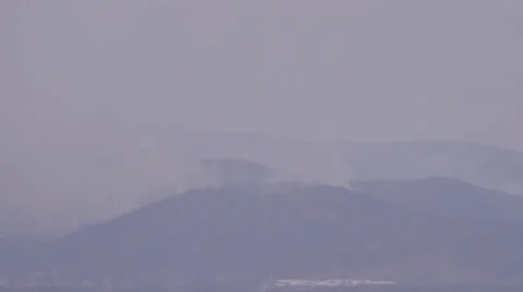 Hill top on fire 库存影片 33793498