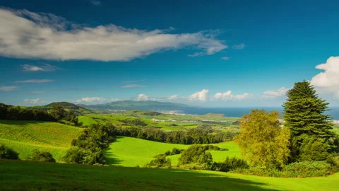 Up-hill view time lapse panoramic view of beautiful rural landscape on a sun Video stock 140349667