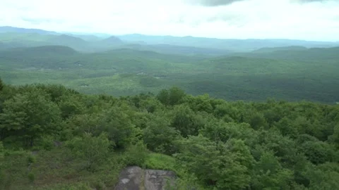 Hills and valleys Stockbeeldmateriaal 171342816