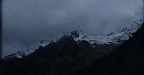 Himalayan mountains and clouds Video stock 82884556