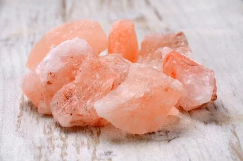 Himalayan pink crystal salt Stock Photos