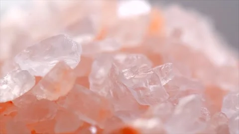 Himalayan pink salt background, Himalayan salt crystals close up Stockbeeldmateriaal 334454193