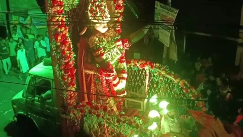 Hindu Deity Idol Procession on Illuminated Truck at Night Festival Vídeos de archivo 334592031