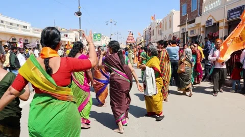 Hindu Devotees dancing in god love at sacred Rath Yatra in Religious Procession Stockbeeldmateriaal 337994800
