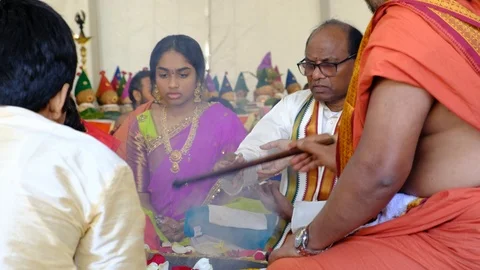 Hindu devotees performing homa fire ceremony Video stock 122152170