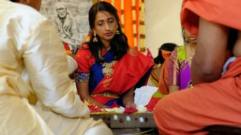 Hindu devotees performing homa fire ceremony Video stock 122153262