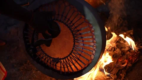Hindu drum beside fire during ritual Vídeo Stock 317257439