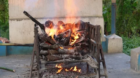 Hindu Funeral Pyre Ablaze Stock-Footage 329376798