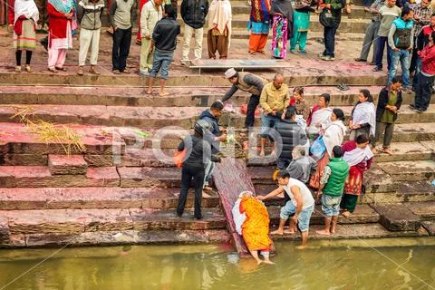 Hindu people attend a religious burial ceremony in Nepal Stock Photos