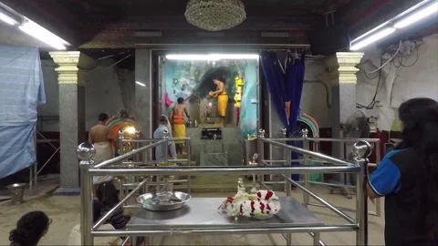 Hindu Priest performs pouring ritual, Puja inside Temple, Main cave, Batu caves 動画素材 197386454