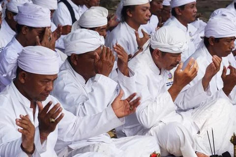 Hindus carry out prayers in the context of the Melasti ceremony Stock Photos