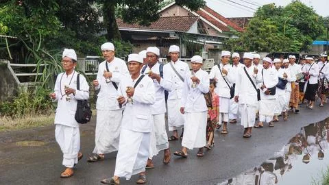Hindus carry out prayers in the context of the Melasti ceremony 写真素材