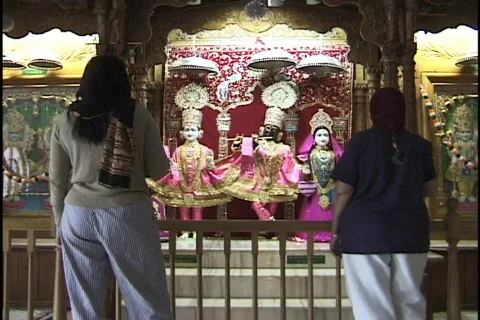 Hindus Praying at Shrines 7 Stock-Footage 297718