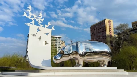 Hippo mirror statue in the park Stock Footage 235984632