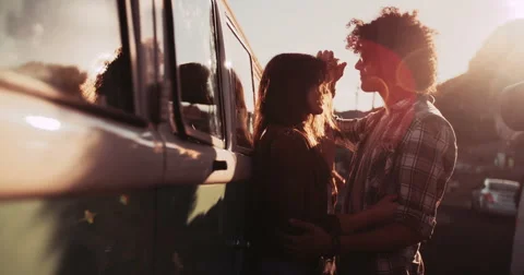 Hipster Couple Hugging in front of a Harbour Vídeo Stock 61386540
