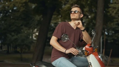 Hipster Couple In Park Видео 76406233