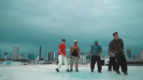 Hipster doing freeze pose while moving footstep to music at rooftop. hiphop. 库存影片 274432480