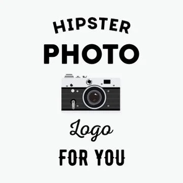 Hipster logotype with old camera for studio or photographer. Illustrazione stock