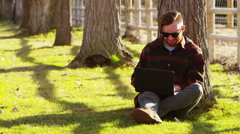Hipster man on laptop Stock-Footage 67358242