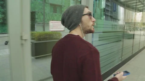 Hipster using app and listening to music, walking and looking for something Stock-Footage 68398899