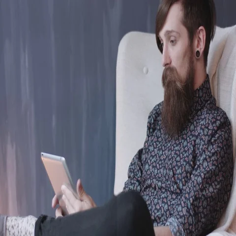 Hipster using digital tablet. 스톡 동영상 69289316