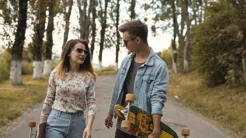 Hipsters Couple Walking Видео 76798388