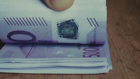 His hand goes through a stack of 500 euro banknotes. Stock-Footage 335802530
