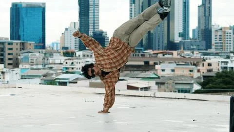 Hispanic break dancer practice B-boy dance with friends at roof top. Endeavor. Foto stock