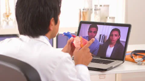 Hispanic doctor explaining heart procedure to couple Video stock 25628069