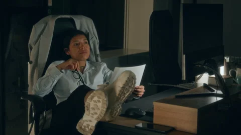 Hispanic Female Associate Studying Presentation Draft at Night in Dark Office 스톡 동영상 331858051