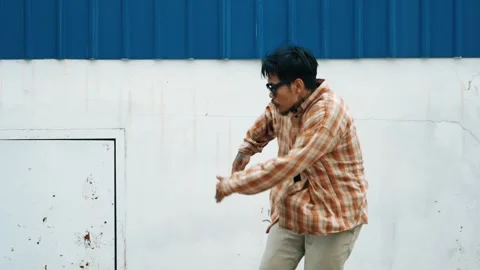 Hispanic funny choreographer dancing in hip hop style. Modern dance. hiphop. 库存影片 273833752