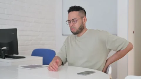 Hispanic Man having Back Fatigue and Pain Vídeo Stock 307906951