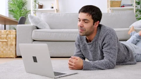 Hispanic man talking on laptop Stock-Footage 260969550