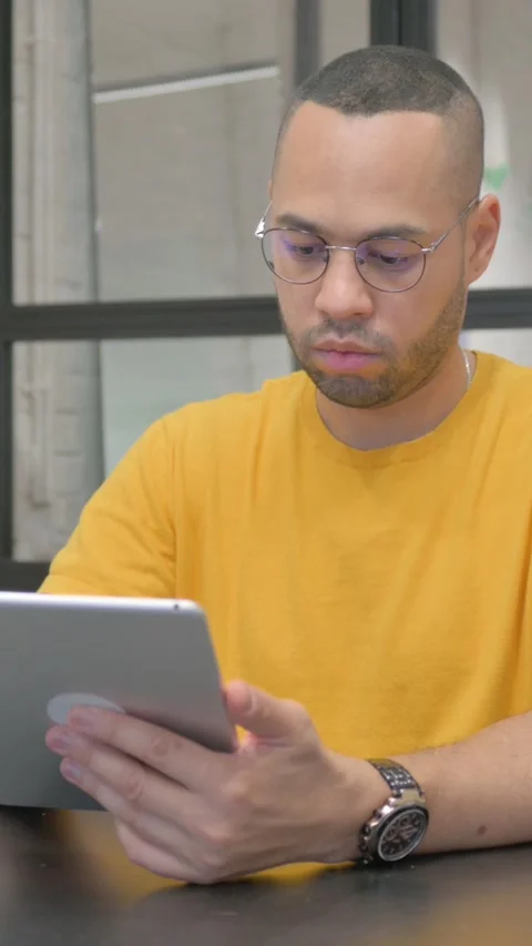 Hispanic Man Using Digital Tablet in Office, vertical video Vídeo Stock 325702630