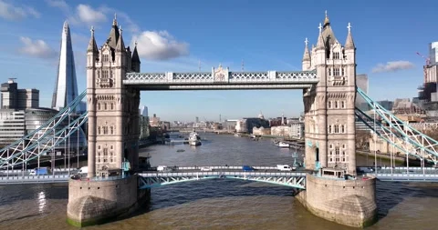 Historic bridge over Thames river on sunny day Stock-Footage 170916336